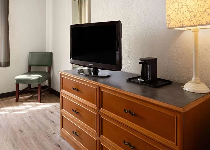La Quinta Inn By Wyndham Pittsburgh Airport