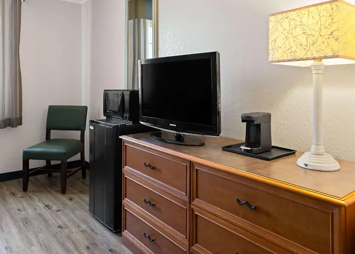 La Quinta Inn By Wyndham Pittsburgh Airport