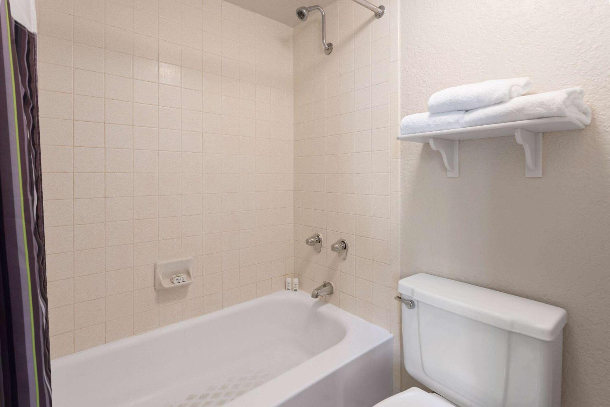 La Quinta By Wyndham Pittsburgh Airport 3*
