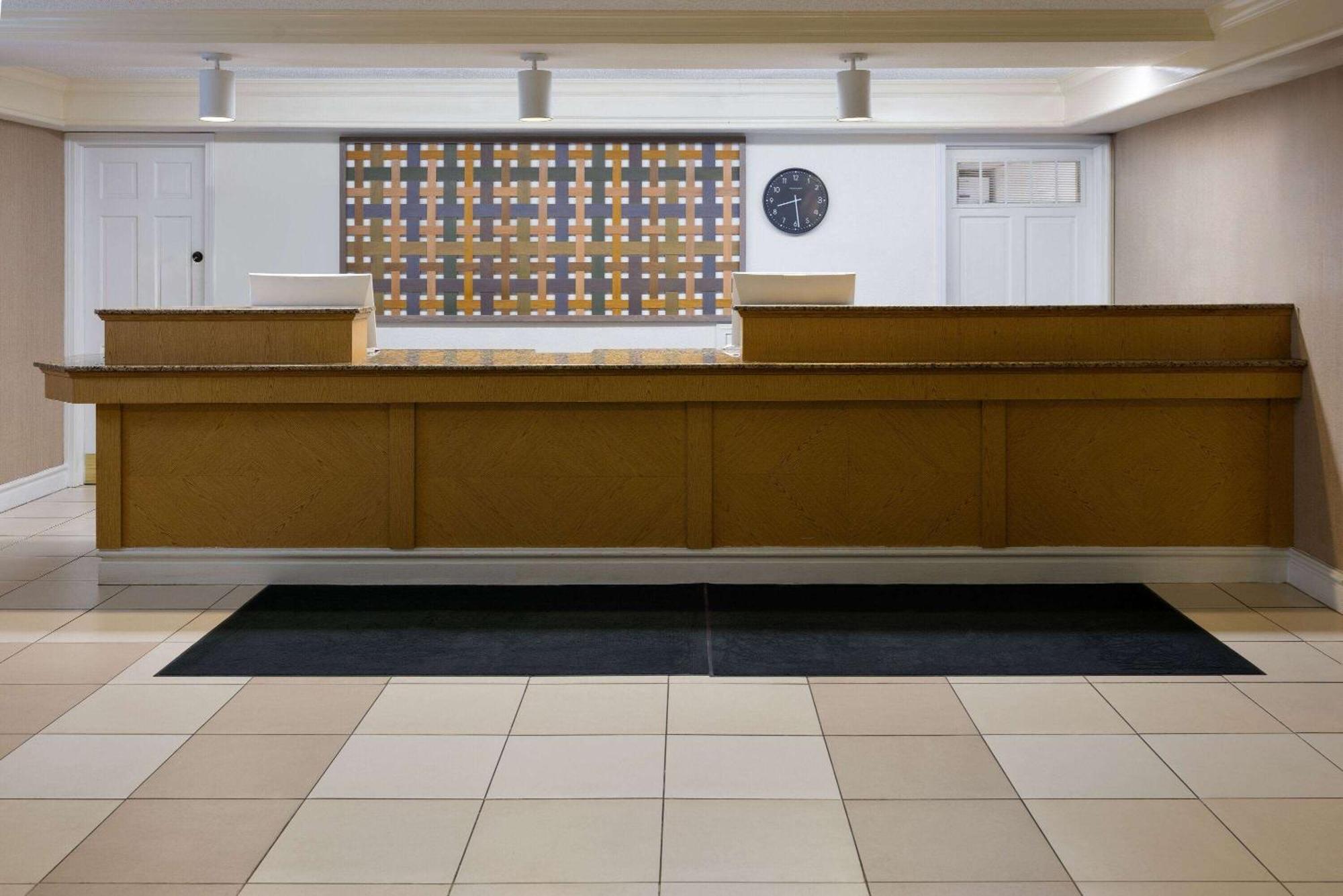 Hotel La Quinta By Wyndham Pittsburgh Airport