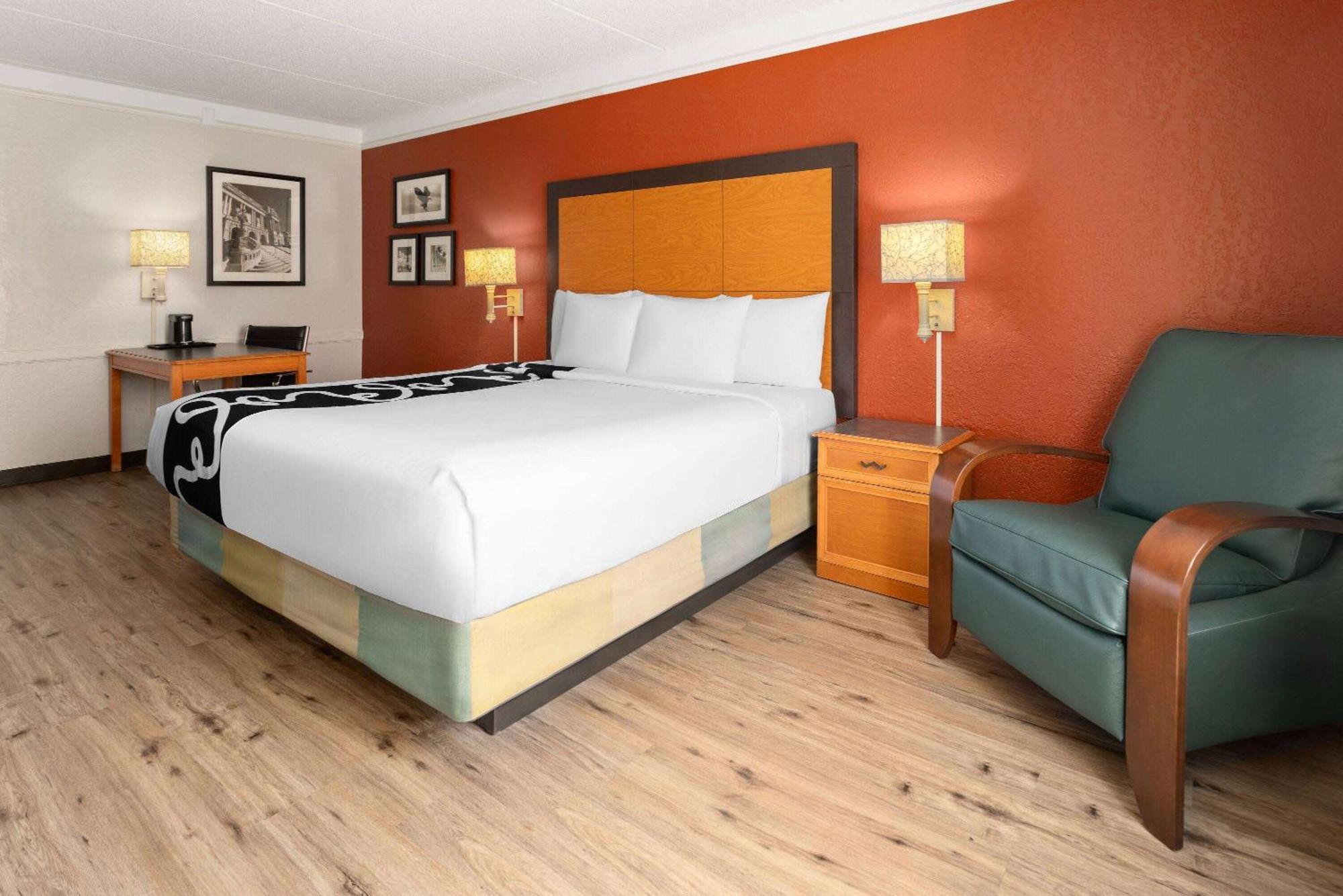 Hotel La Quinta By Wyndham Pittsburgh Airport 3*
