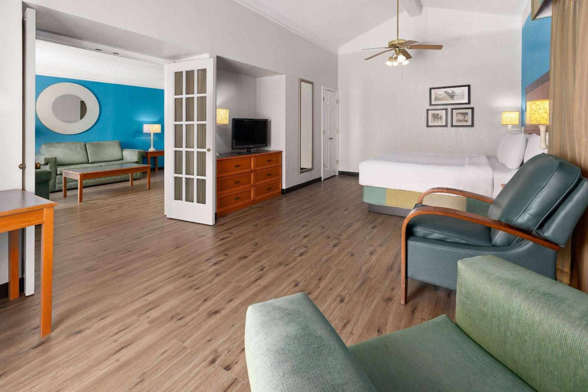 La Quinta By Wyndham Pittsburgh Airport 3*