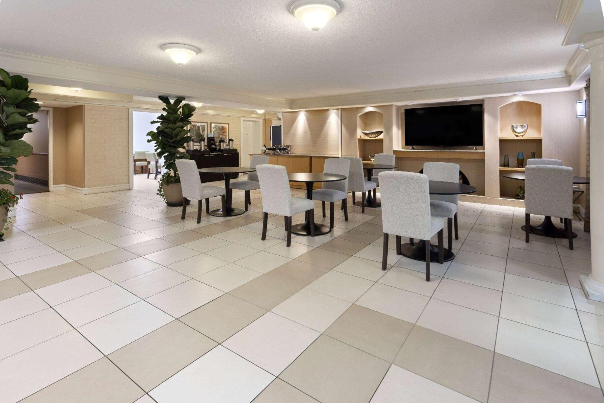 La Quinta By Wyndham Pittsburgh Airport 3*