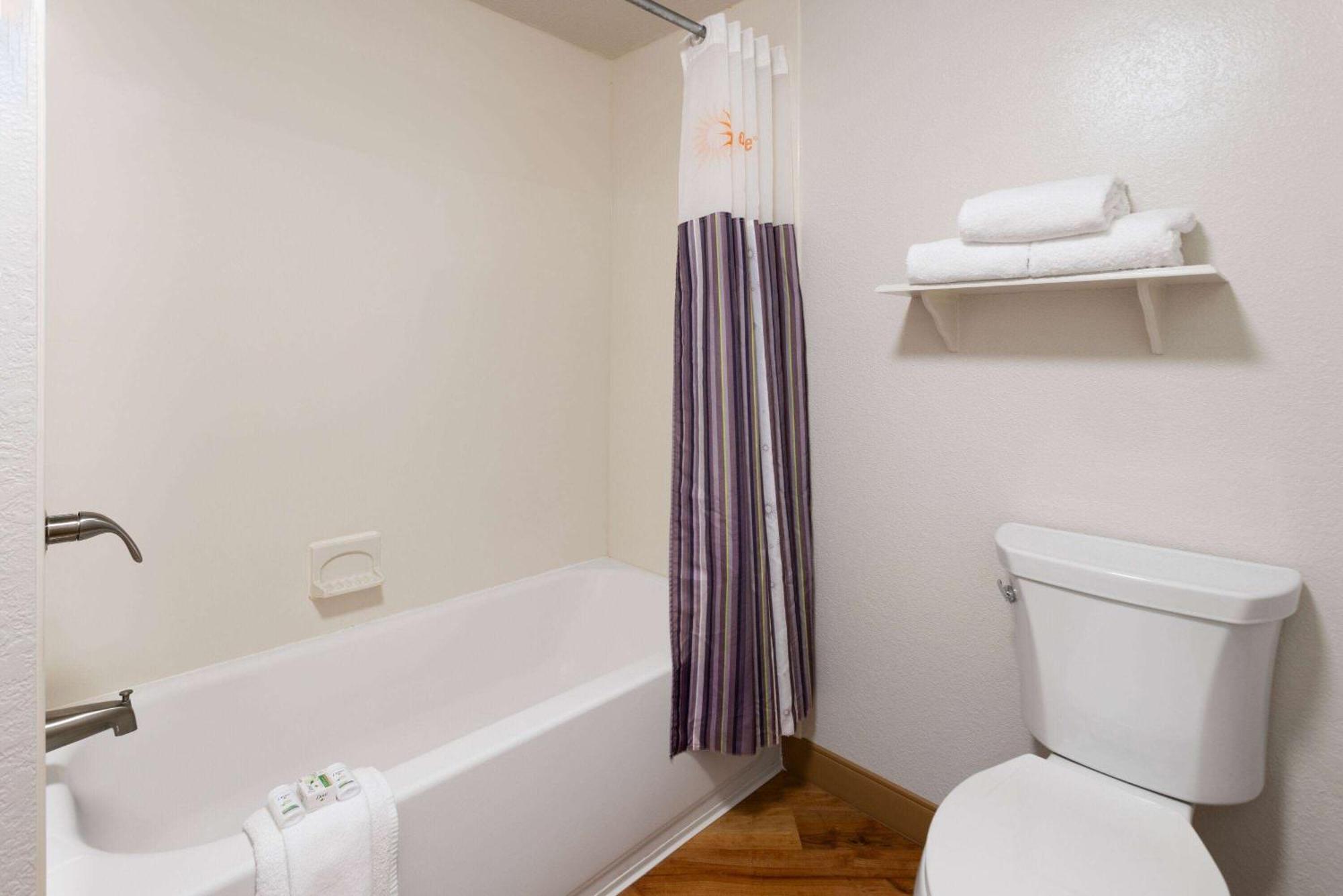 La Quinta By Wyndham Pittsburgh Airport Hotel 3*