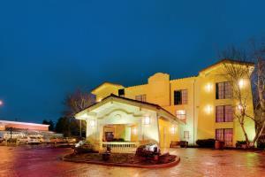 La Quinta By Wyndham Pittsburgh Airport Hotel 3*
